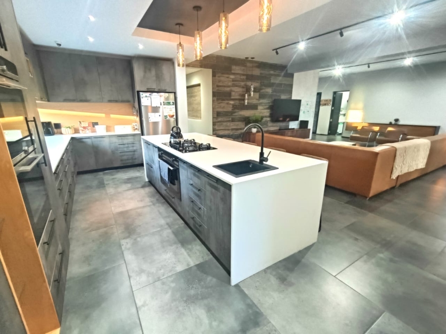 6 Bedroom Property for Sale in Elim Western Cape